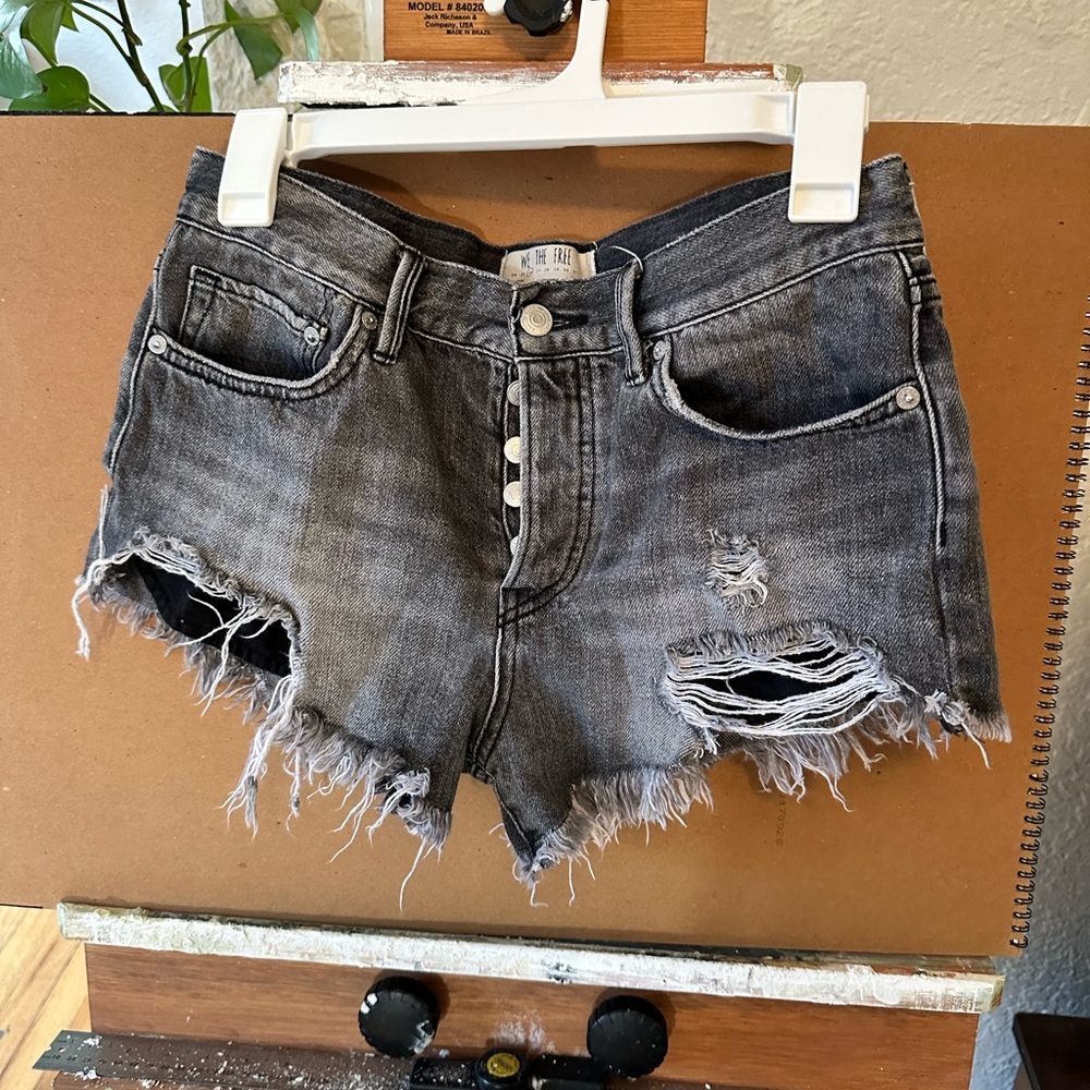Free People. Denim shorts. Size 26. Relaxed fit & distressed. Charcoal grey.